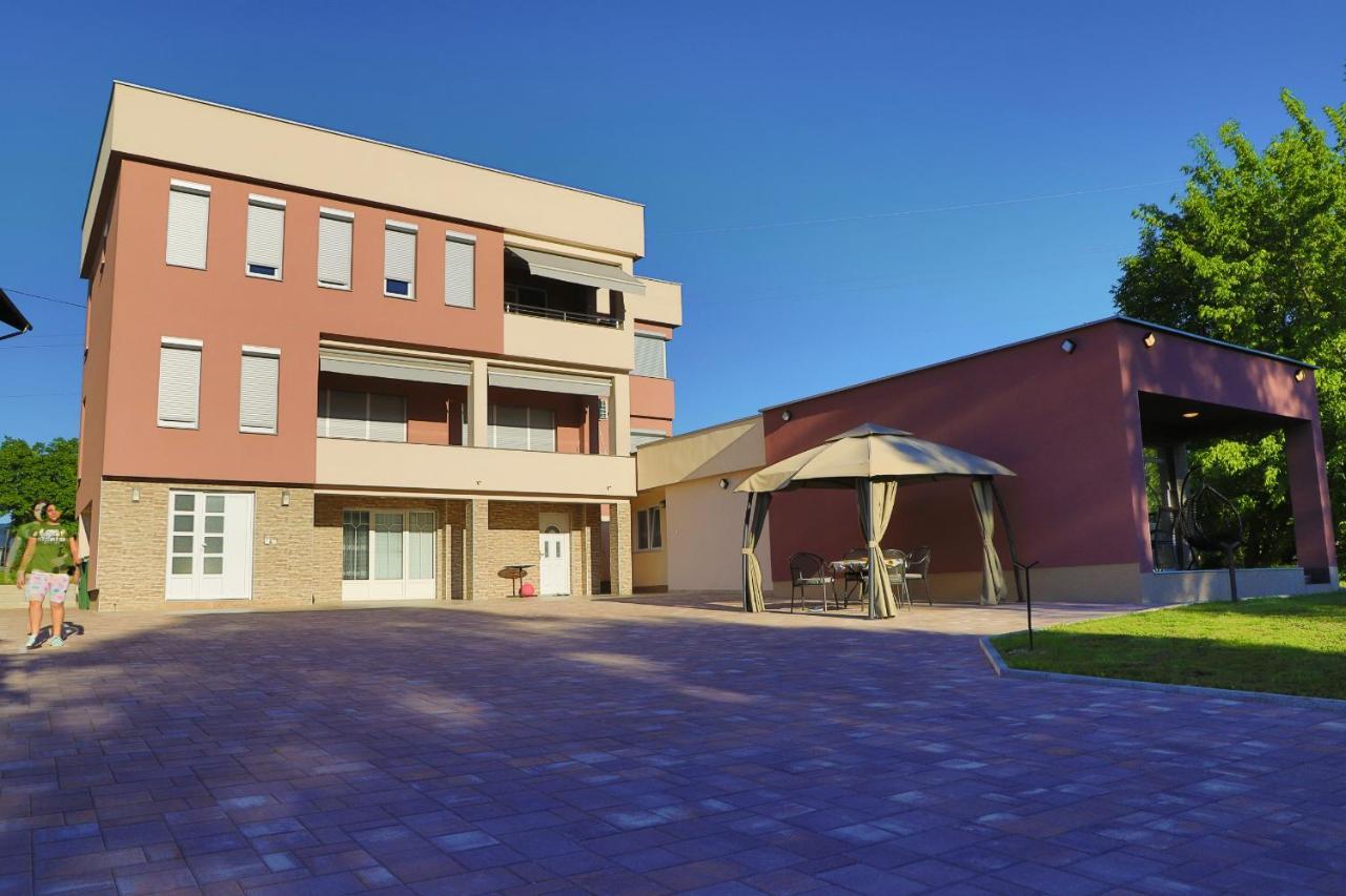 Bihać Apartment Vila Tara מראה חיצוני תמונה